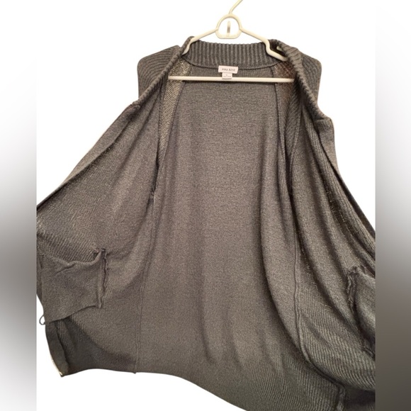 Anna Rose Gray, LS, zippered XL shawl.  Excellent condition. - Picture 3 of 7